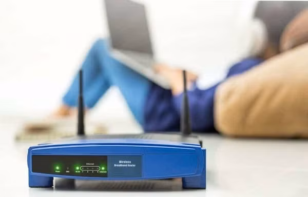 Lo sợ bức xạ có hại cho sức khỏe, một gia đình viết thư yêu cầu hàng xóm tắt Wifi