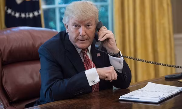 Tổng thống Trump kể rằng các nhà lãnh đạo gọi điện than phiền, cư dân mạng nghĩ ông nhầm