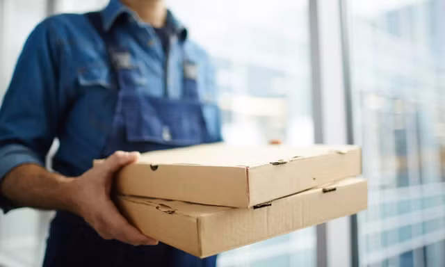 Được giao pizza suốt 9 năm liền