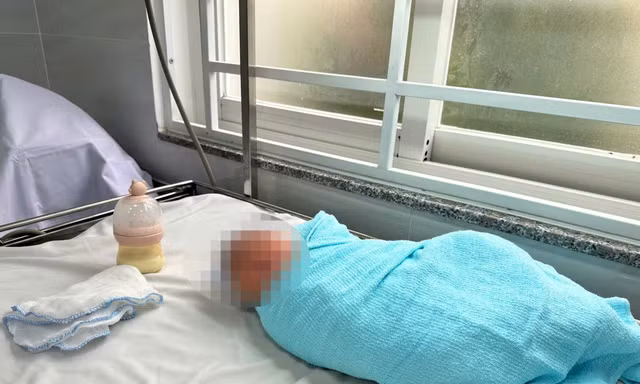 Bé gái sơ sinh bị bỏ rơi trên đường ở Bình Dương