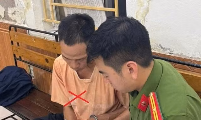Tạm giữ người bố xích chân kéo lê con trai trên đường phố ở Hải Phòng
