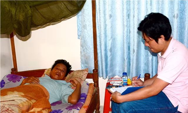 Vì quá hoảng sợ, ông Ánh hiện phải trú nhờ nhà người quen và vẫn chưa thể ăn uống được do bị đánh gãy 4 cái răng.