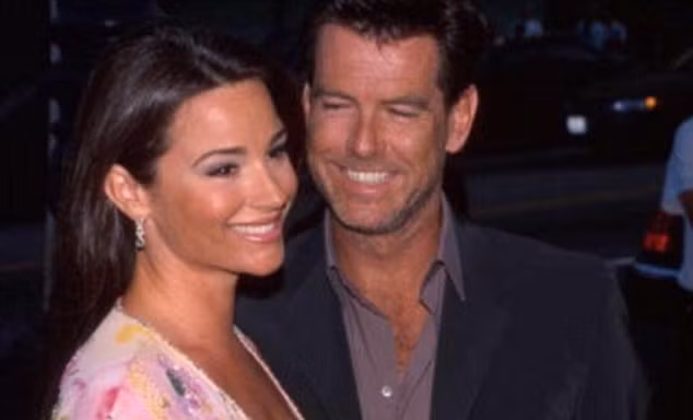 Cư dân mạng chao đảo khi ngôi sao nổi tiếng Pierce Brosnan bất ngờ nịnh vợ bằng cách đăng ảnh cũ và lời ngọt ngào "tình yêu của anh" lên trang cá nhân.