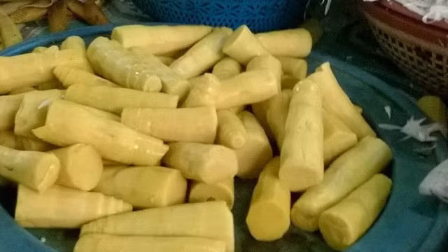 Hà Nội kiểm tra măng nhuộm chất vàng ô
