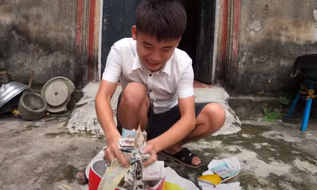 Hình ảnh clip trộm tiền heo đất của Hưng Vlog
