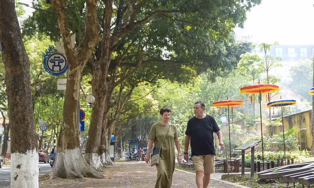 Ngắm những con đường xanh mướt giữa Thủ đô 'giải nhiệt' ngày nắng nóng