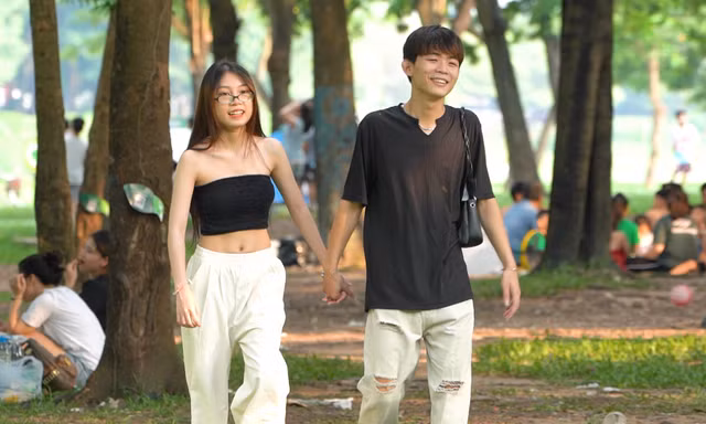 Nghỉ lễ 2/9, giới trẻ Hà Nội đến công viên Yên Sở cắm trại, vui chơi