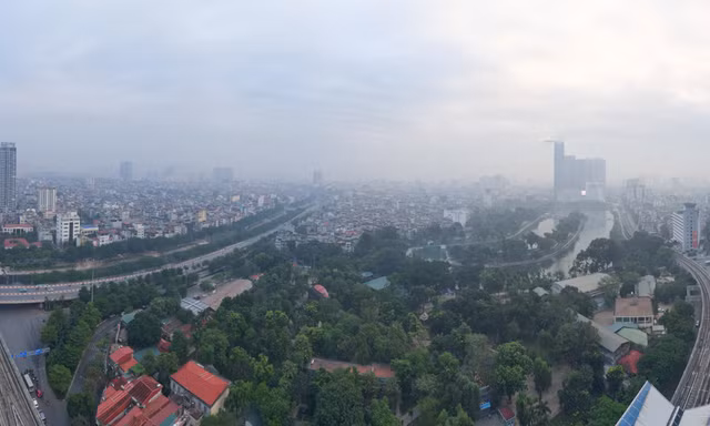 Trời Hà Nội mờ đục vì ô nhiễm, một số nơi không khí ở mức xấu