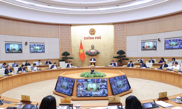 Chính phủ chỉ đạo về giá vàng, tiền lương 
