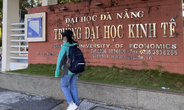  Giảng viên khoa Luật nhờ sinh viên thi hộ 