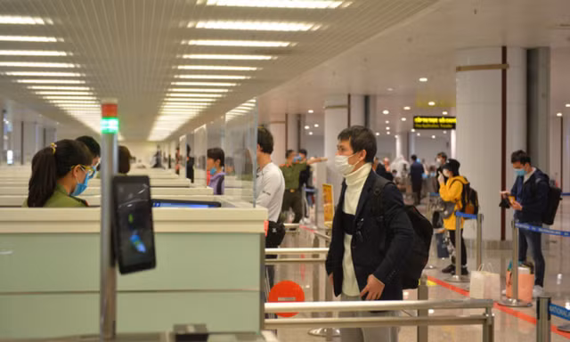 Doanh nghiệp nợ thuế, có nên hoãn xuất cảnh cổ đông lớn?