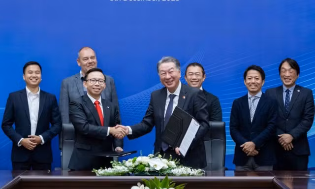 Con trai ông Phạm Nhật Vượng lần đầu mua cổ phiếu Vingroup