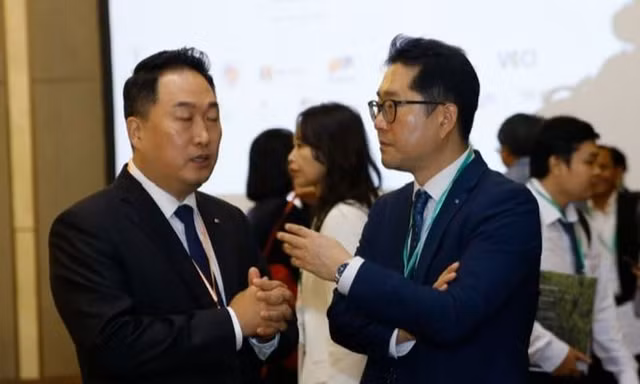 Doanh nghiệp nước ngoài lo 'sốt vó' việc cắt điện ở Việt Nam