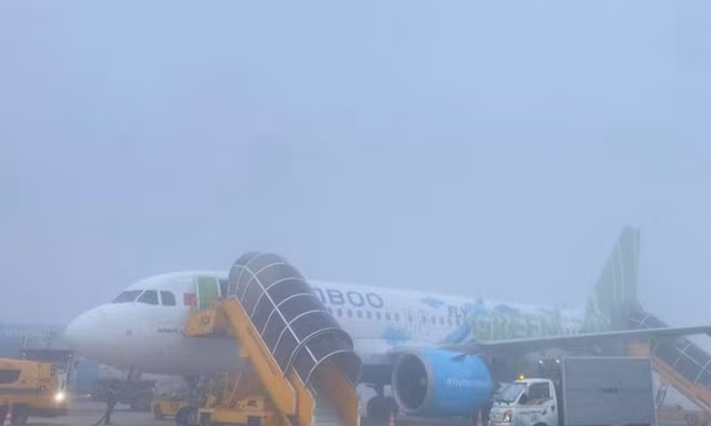 Mây mù liên tục 'bủa vây' sân bay Nội Bài 