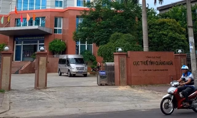 Chủ tịch, giám đốc doanh nghiệp bị tạm hoãn xuất cảnh 