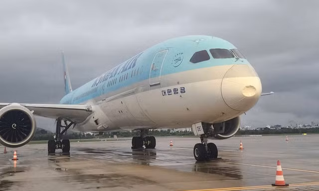 Máy bay hạ cánh Đà Nẵng bị móp đầu 