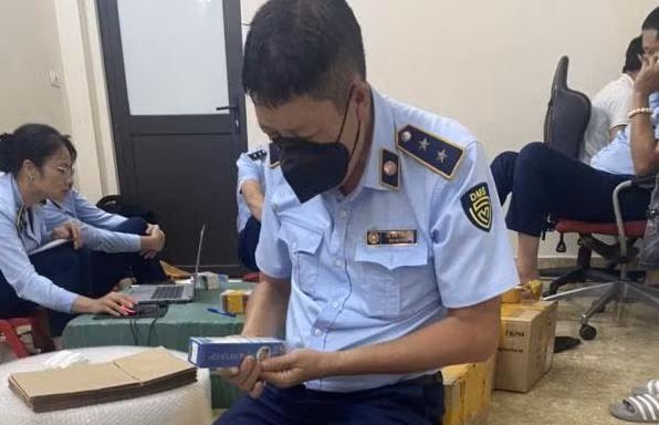 Đột kích cơ sở kinh doanh, khui ra loạt thực phẩm sức khỏe nghi dởm