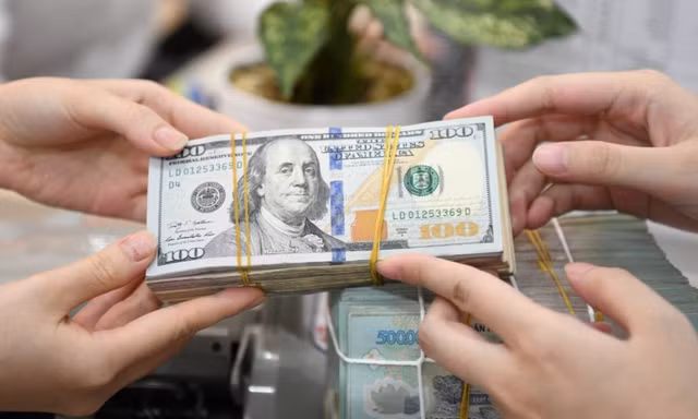 Khối ngoại 'đua' bán ròng, tỷ giá USD có bị ảnh hưởng?