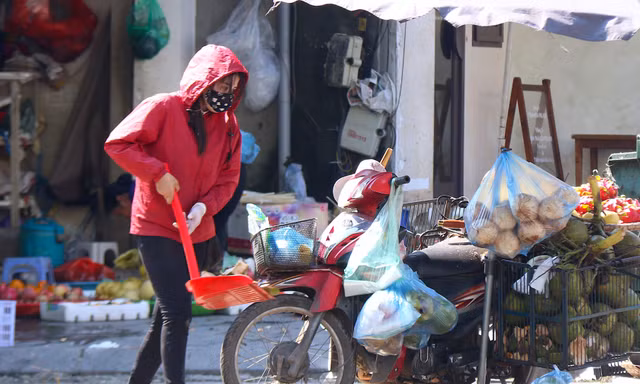 Hà Nội dự kiến cấm xe: Lời gan ruột của những người 'chạy ăn' từng bữa!