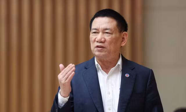 Có tiền không tiêu được, Bộ trưởng Tài chính nói thẳng: 'Chúng ta tự đem đá buộc chân mình'