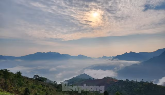 Du khách thích thú trải nghiệm ‘bản làng trên mây’ ở Yên Bái