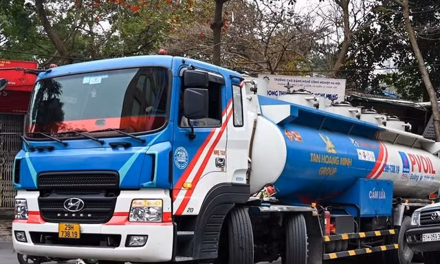 Bơm thêm 1.000m3 xăng dầu chấm dứt 'cơn khát' ở Hà Nội 