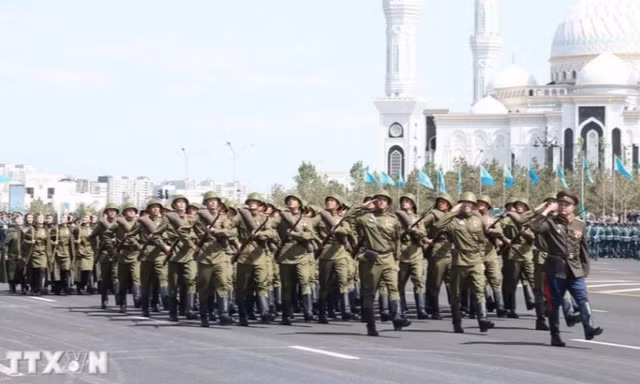 Tổng Bí thư Tô Lâm dự duyệt binh kỷ niệm Chiến thắng phát-xít tại Kazakhstan