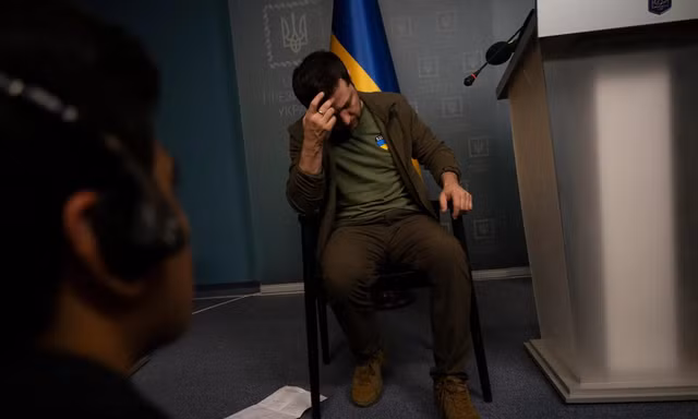 Tổng thống Ukraine Volodymyr Zelensky trong buổi họp báo. Ảnh: New York Times.