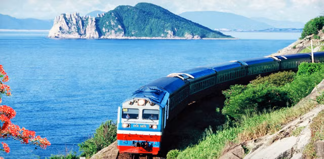 Việt Nam có nhiều danh lam thắng cảnh nằm dọc đường sắt Bắc-Nam. Nguồn: vietnamtourism.gov.vn.