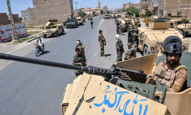 Lính đặc nhiệm Afghanistan canh gác ở tỉnh Herat hôm 1/8. Nguồn: CNN.