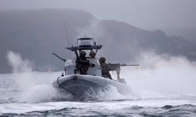Xuồng đột kích của Thủy quân lục chiến Anh. Ảnh: Royal Navy.