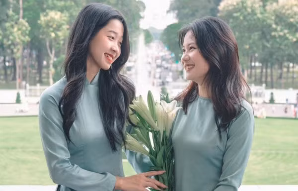 Cho thuê áo dài Tết, chủ tiệm thu lãi lớn, tiếp khách xuyên trưa