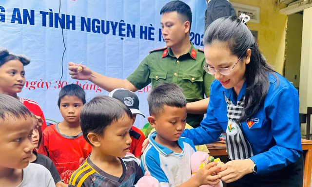Lan tỏa yêu thương, thắp sáng vùng cao