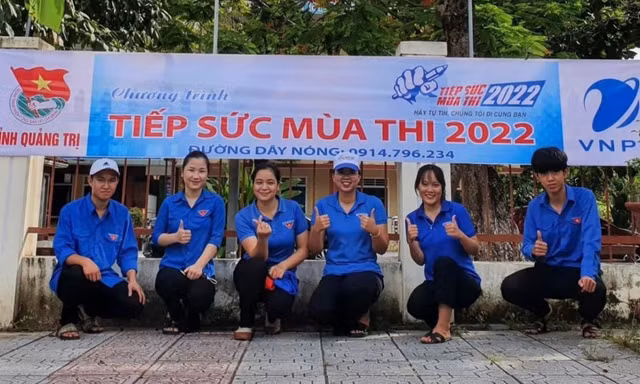 'Áo xanh' Quảng Trị tiếp sức mùa thi: Hỗ trợ ăn sáng, trưa cho thí sinh huyện nghèo rẻo cao