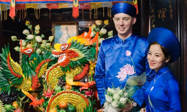Cuộc gặp định mệnh giúp chàng trai Tây cưới được cô gái Việt Nam xinh đẹp