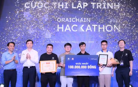 Nhóm nam sinh TPHCM và kỹ sư Huế giành giải nhất thi lập trình 100 triệu đồng 