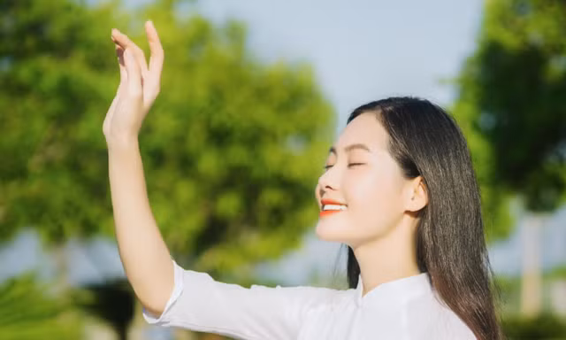 Nhan sắc ngọt ngào của nữ sinh ngành dược giành giải Nhất 'Sắc sen xứ Nghệ'