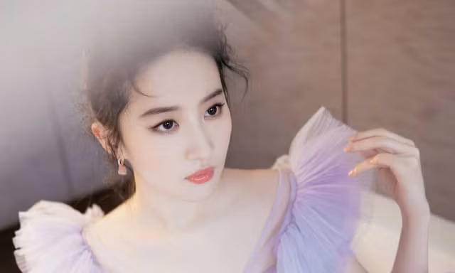Lưu Diệc Phi 'mình hạc sương mai' đúng chuẩn tiên nữ