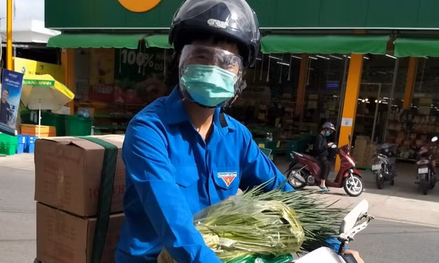 Chàng trai gắn bó với xứ Dừa, năng nổ nhiệt huyết chung tay chống dịch