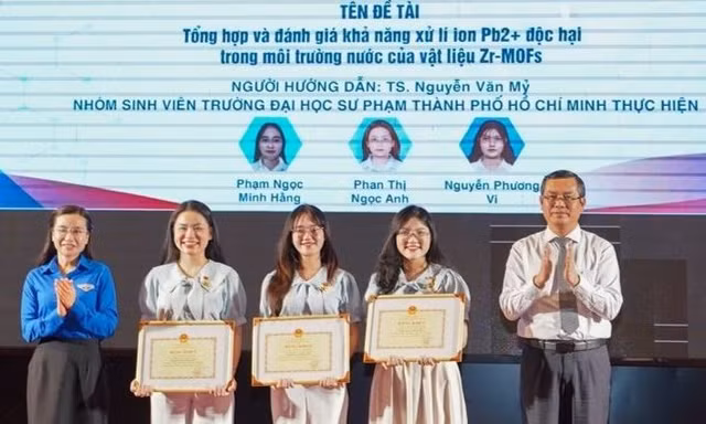 Đề tài về trầm cảm giành giải nhất Khoa học Công nghệ sinh viên toàn quốc