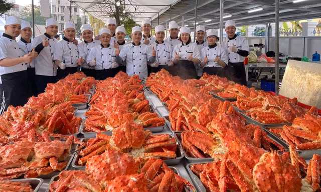 Đám cưới 'khủng' hơn 100 cua hoàng đế, hơn 1.000 bào ngư ở Bắc Ninh
