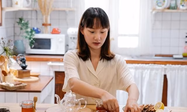Những người trẻ phải đi học lớp kho thịt, luộc rau