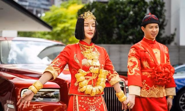 Đám cưới xa hoa của ái nữ tỷ phú, hoa và quà gửi tặng từ thiện 