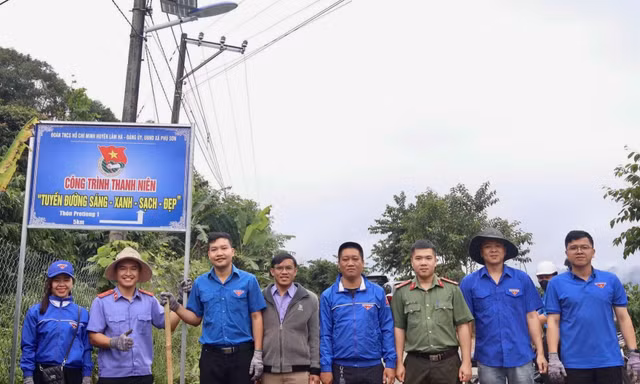 Những 'chiến binh xanh' góp sức vì môi trường 