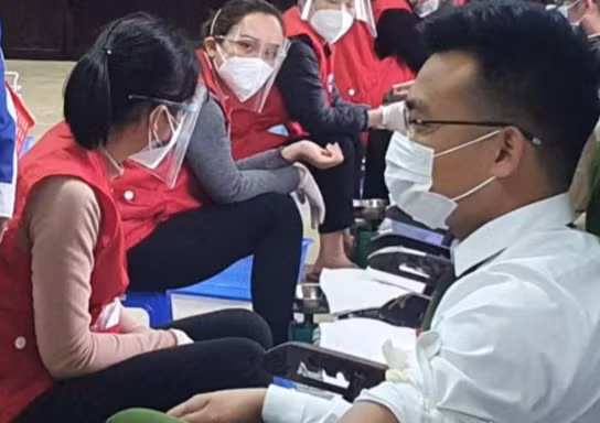 Đội mưa và giá lạnh, gần 1.000 bạn trẻ tham gia ngày hội Chủ nhật Đỏ tại Thanh Hóa