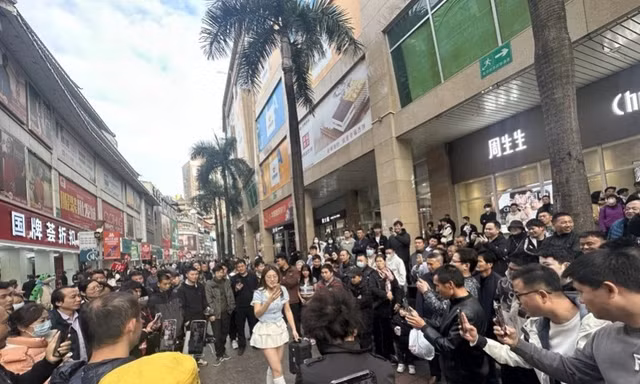 Ôm mộng làm giàu, giới trẻ Trung Quốc đổ xô đến 'thiên đường livestream'