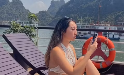 Nữ du khách bị chế giễu 'làm màu' vì video khóc lóc khi du lịch Việt Nam