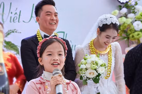4,5 triệu lượt xem bé gái 10 tuổi ở Thái Nguyên 'nhập vai' MC đám cưới