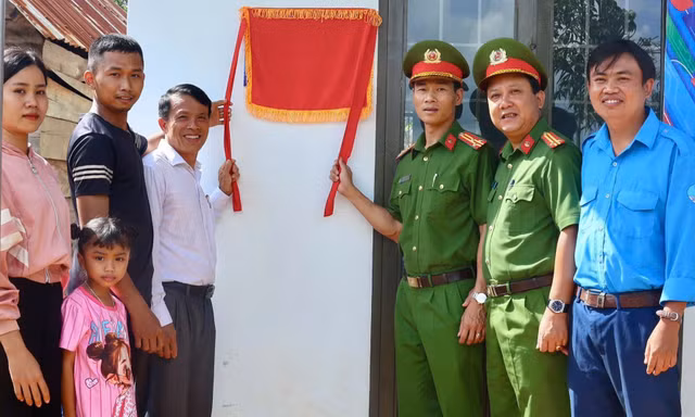 Tuổi trẻ công an Đắk Lắk hành quân xanh về vùng đất khó