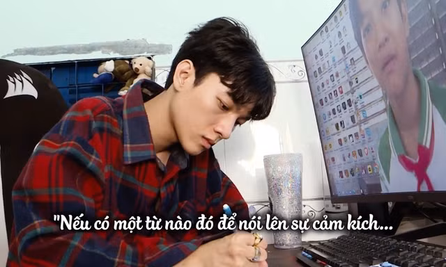 Từ cậu bé nhặt ve chai thành streamer triệu người theo dõi